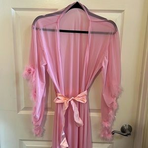 Pink robe with faux fur